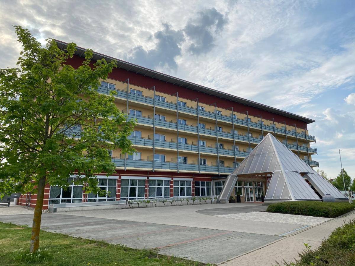 Kurhotel Pyramide Bad Windsheim Exterior foto