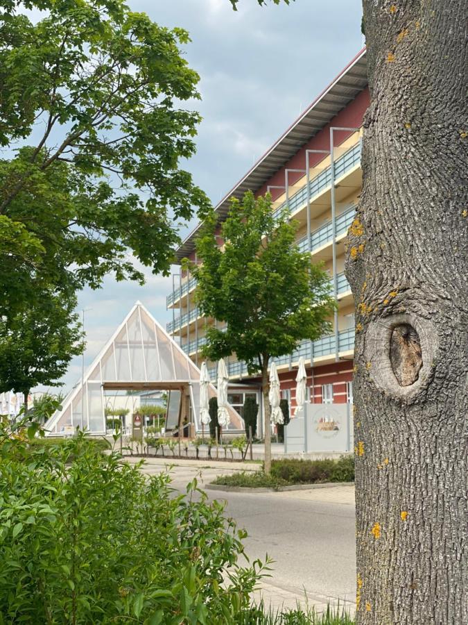 Kurhotel Pyramide Bad Windsheim Exterior foto