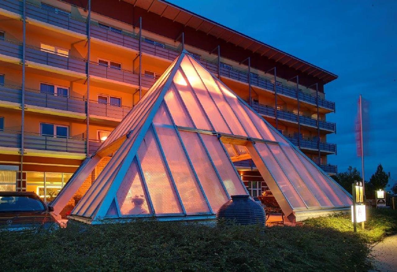 Kurhotel Pyramide Bad Windsheim Exterior foto